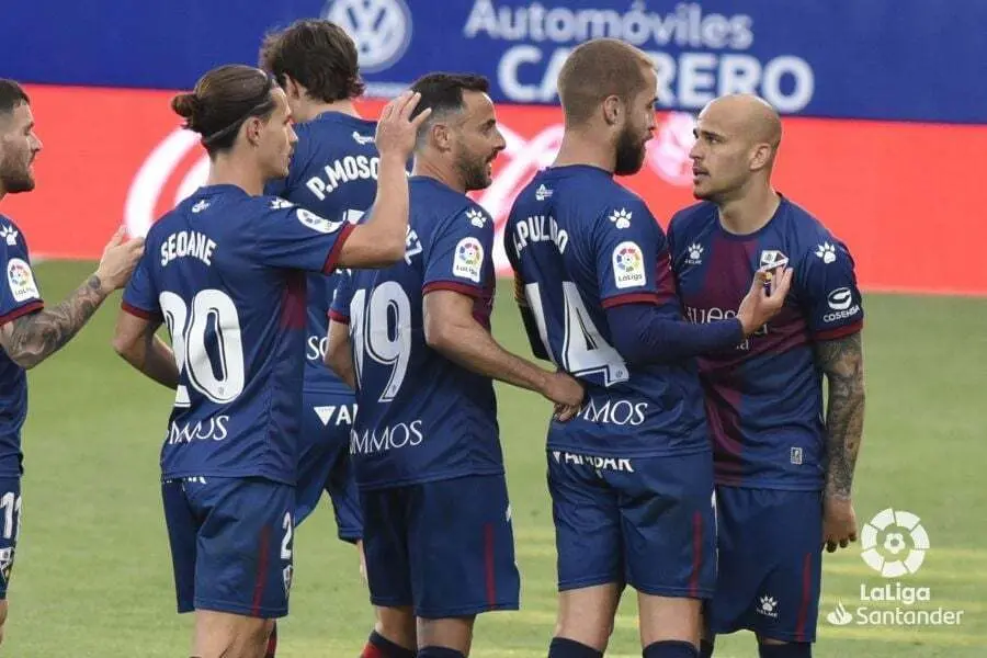 Los azulgranas celebran el gol de Sandro ante La Real. | Foto: LaLiga