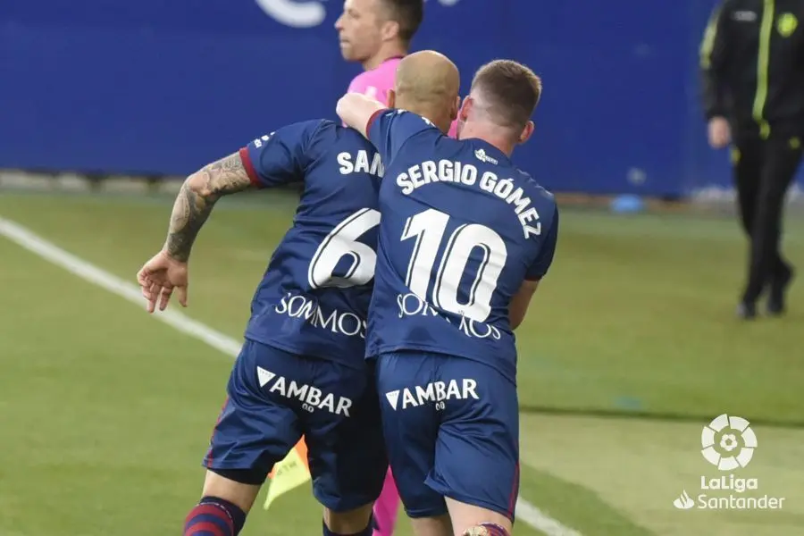 Sandro y Sergio G&oacute;mez celebrando el gol. | Foto: LaLiga
