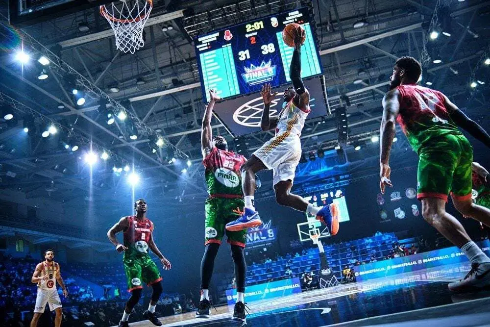 Dylan Ennis, en el partido del viernes ante Pinar Karsiyaka. Foto: FIBA