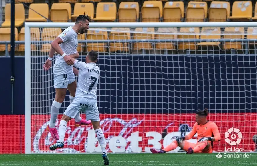 Rafa Mir celebra el gol en el Carranza. | Foto: LaLiga