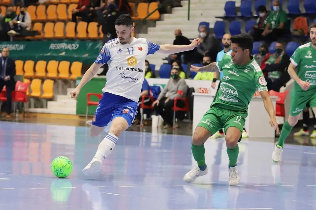 Dian Luka se dispone a ejecutar un disparo. Foto: Osasuna Magna