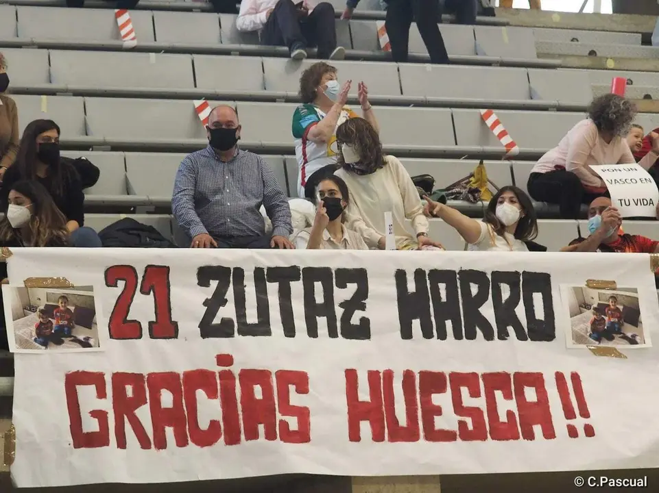 Pancarta de apoyo a Oier en su &uacute;ltimo partido en Huesca con el Bada. Foto: C. Pascual