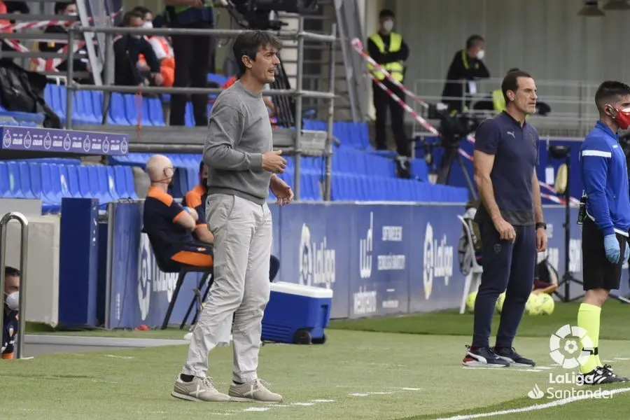 Pacheta dirigiendo el &uacute;ltimo partido de la temporada 2020/2021. | Foto: SD Huesca