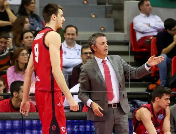 Fisac, junto a Nico Brussino, en su etapa en Zaragoza. Foto: EFE