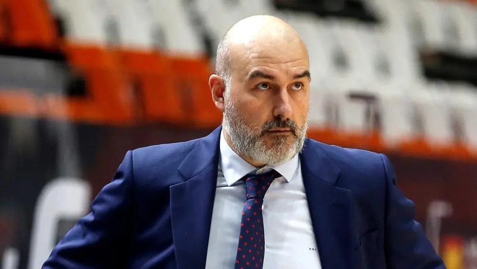 Jaume Ponsarnau, pensativo durante un encuentro. Foto: ACB