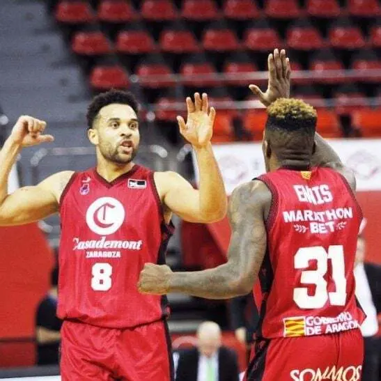 Harris y Ennis celebran una acci&oacute;n. Foto: Casademont Zaragoza