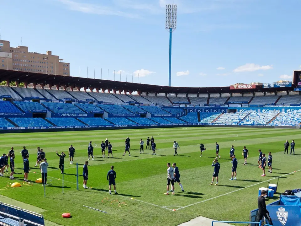 Los jugadores del Real Zaragoza en un entrenamiento matutino en La Romareda. Foto: Real Zaragoza