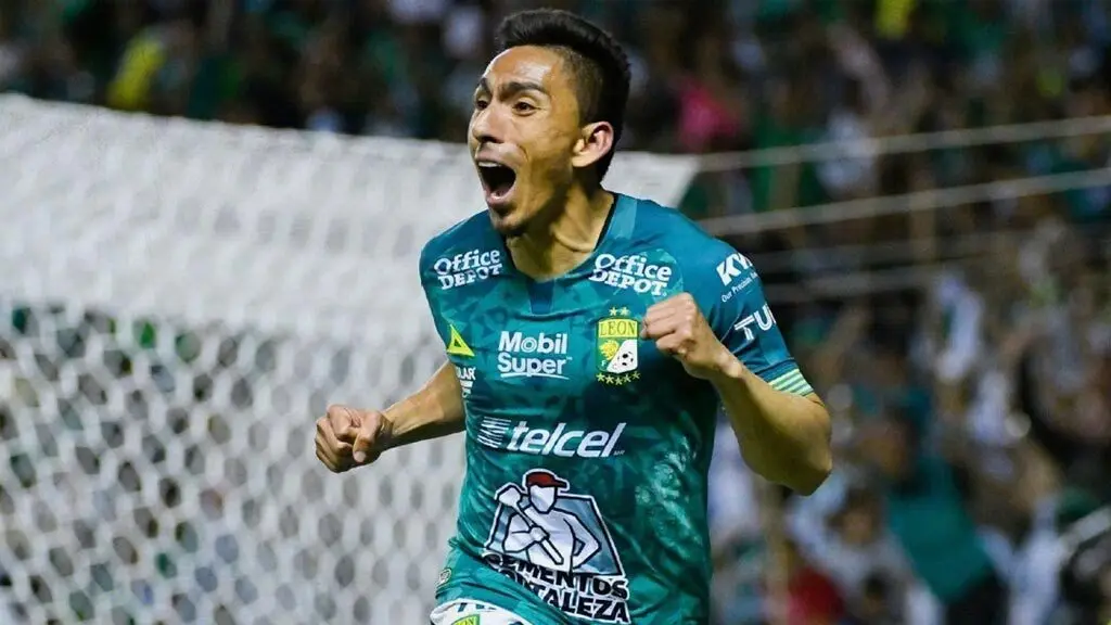 &Aacute;ngel Mena celebrando un gol con el Le&oacute;n. | Foto: F&uacute;tbol Total