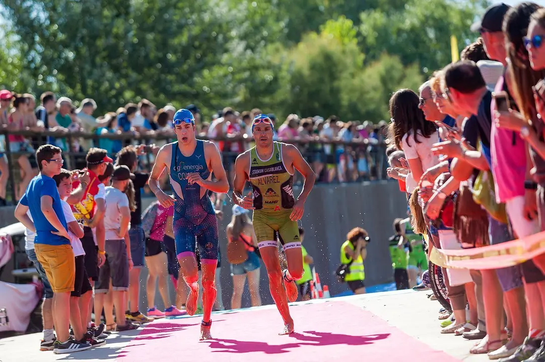 El triatl&oacute;n es una prueba espectacular y Zaragoza vivir&aacute; el domingo una gran jornada. Foto: Cedida