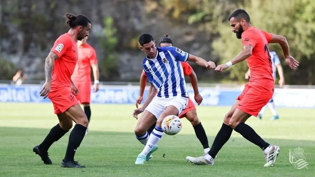 Siovas y Marc Mateu en el amistosos de pretemporada. | Foto: Real Sociedad