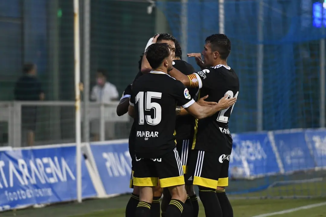 Los jugadores del Real Zaragoza celebran el 1-0 de Narv&aacute;ez. Foto: Real Zaragoza