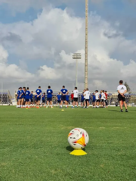 El Real Zaragoza en circulo en una charla de JIM. Foto: Real Zaragoza