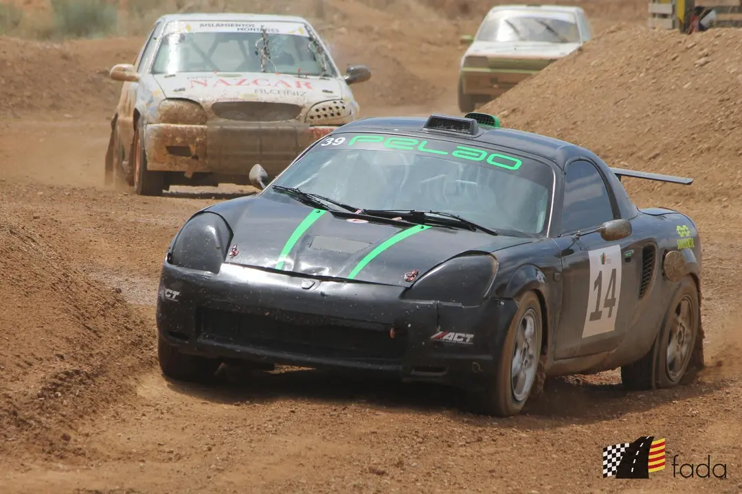 Imagen de la espectacular final de turismos sobre el circuito de Monreal del Campo. Foto: FADA