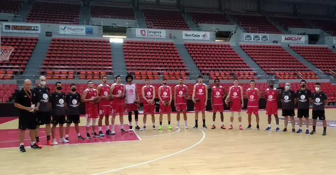 Imagen de los jugadores y del staff que han comenzado la pretemporada. Foto: Casademont Zaragoza