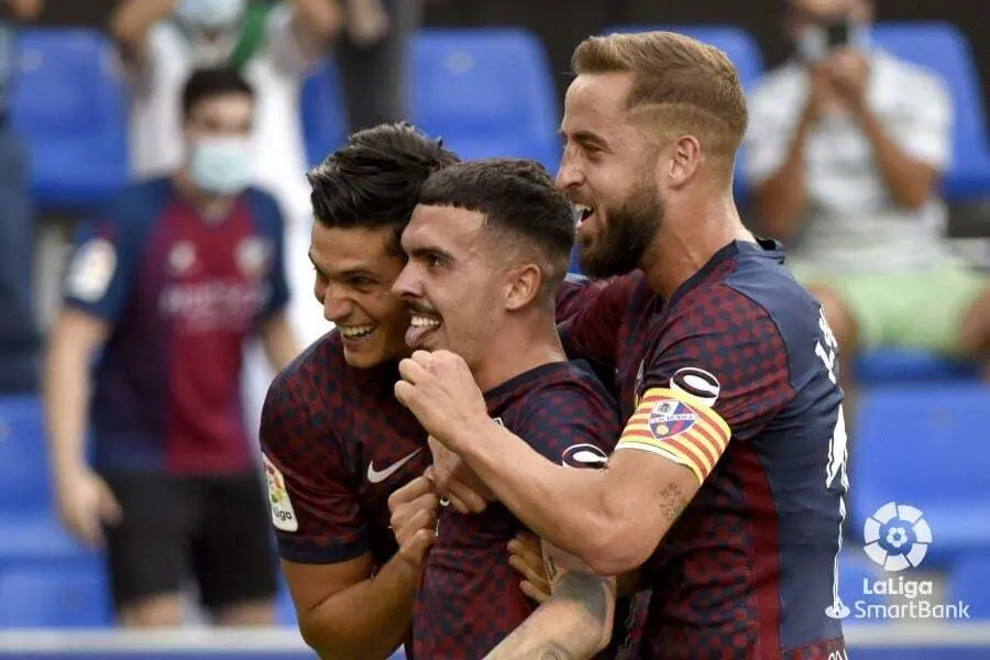 Pulido celebrando un gol con sus compa&ntilde;eros | Foto: LaLiga