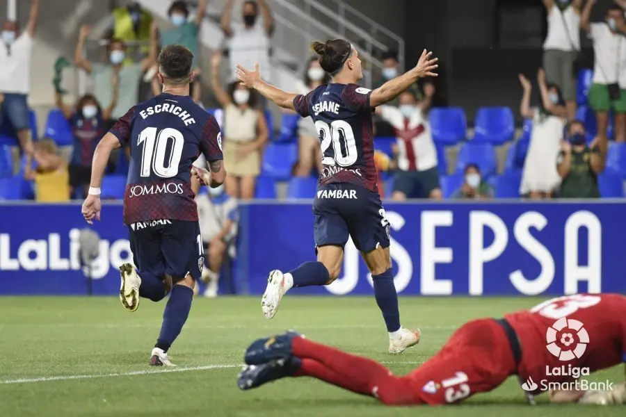 Seoane celebra su gol contra el &Eacute;ibar ante un Yoel batido. Foto: LaLiga