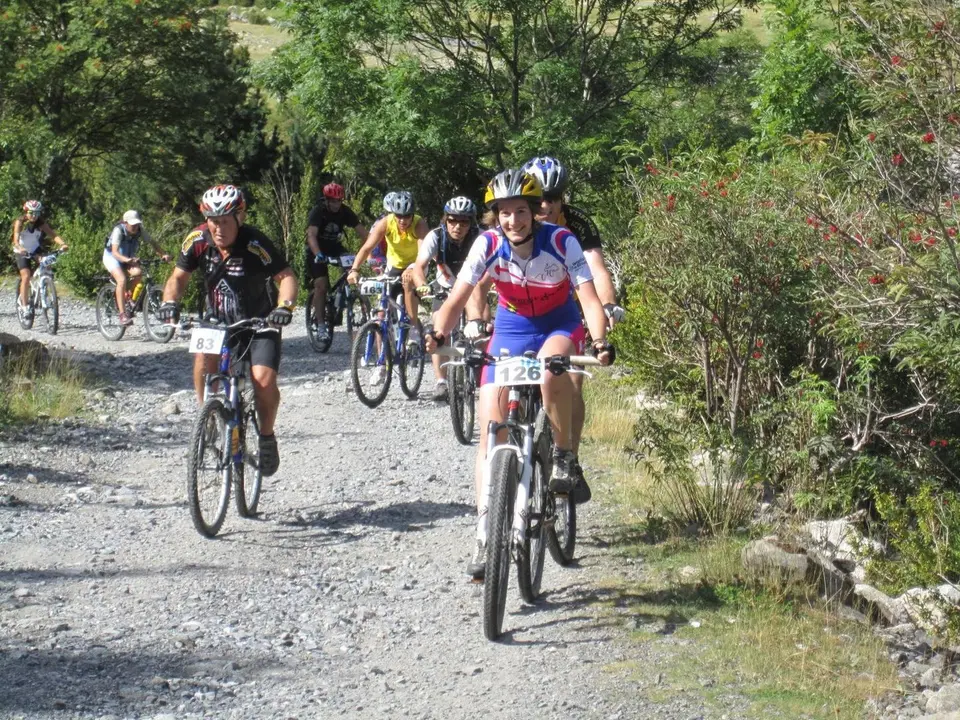 Participantes en la anterior edici&oacute;n del Memorial Jorge Rami, que transita por bellos rincones del Valle de Benasque. Foto: Cedida