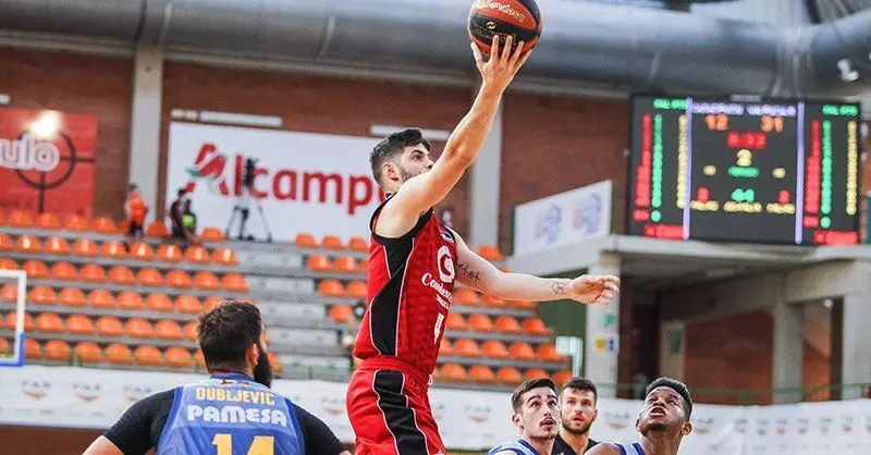 Santi Yusta, en el amistoso ante Valencia. Foto: Casademont Zaragoza