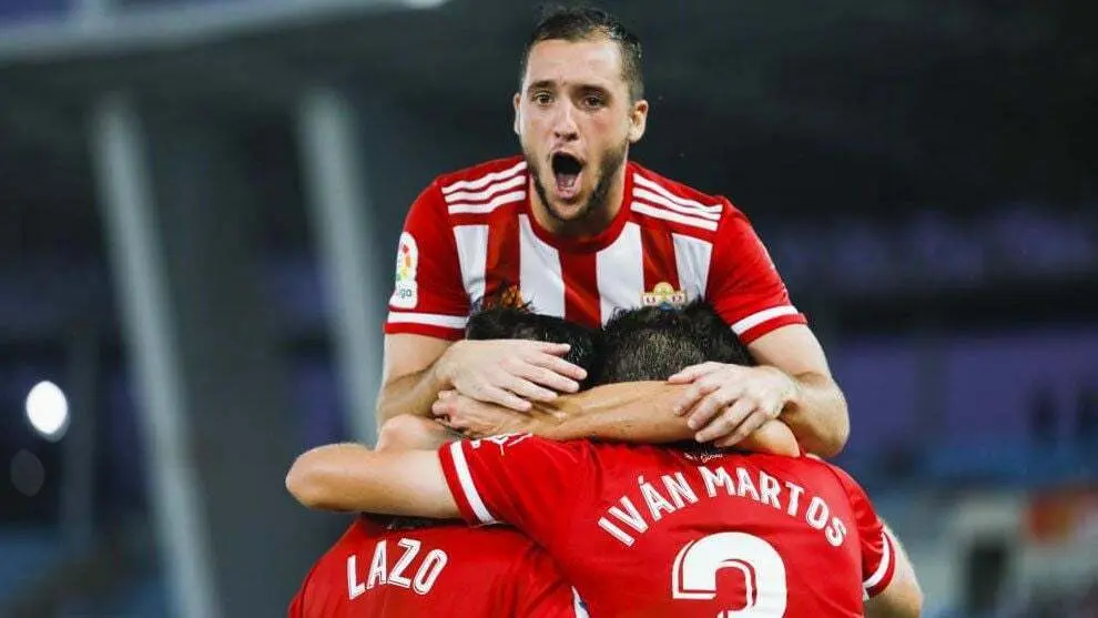 Valent&iacute;n Vada con el Almer&iacute;a. | Foto: marca