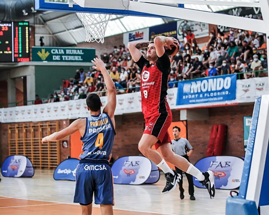 Dino Radoncic, en el partido ante Valencia. Foto: Casademont Zaragoza