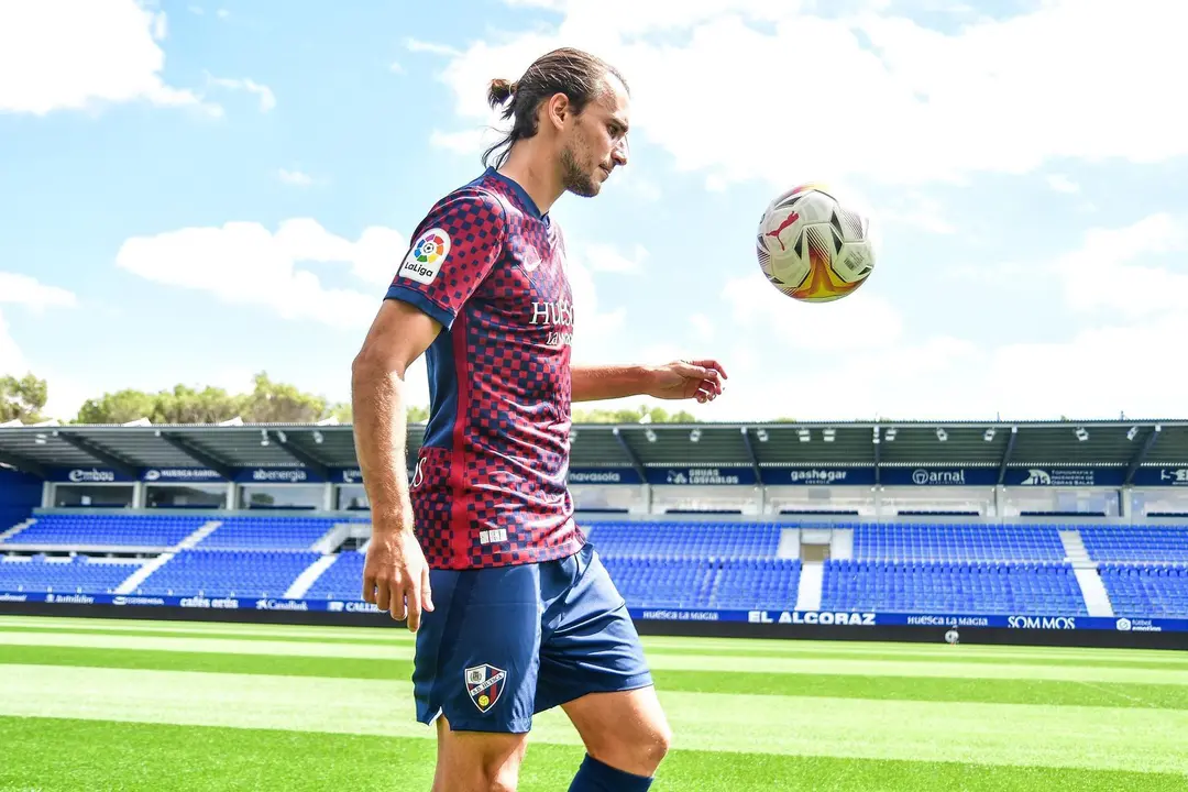 Ignasi Miquel en la presentaci&oacute;n. | Foto: SD Huesca