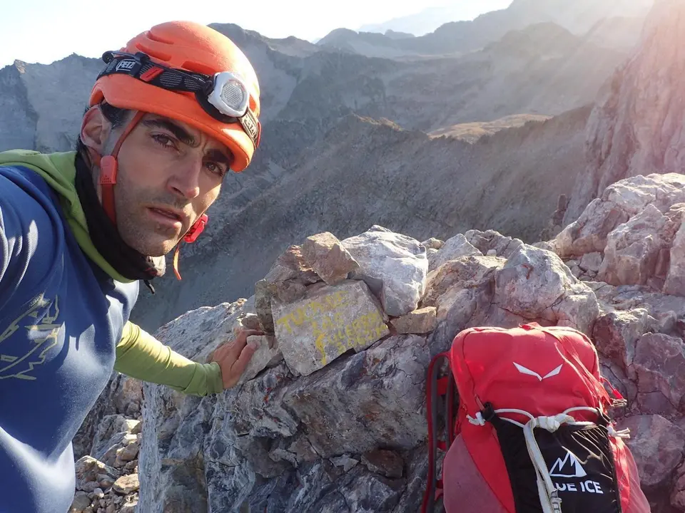 Jonatan Garc&iacute;a durante 'La vuelta al mundo' en el macizo de la Maladeta. Foto: J. G.