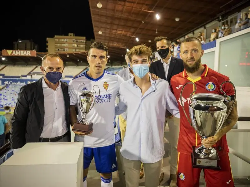 Christian Lapetra en la entrega del trofeo Memorial Carlos Lapetra | Foto: Real Zaragoza