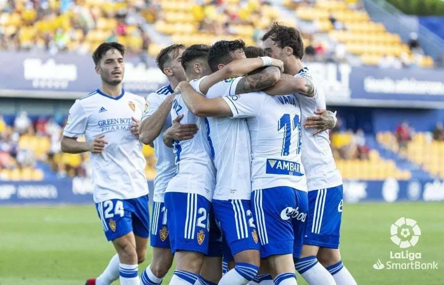 Los jugadores del Real Zaragoza se fundieron en un gran abrazo tras cada gol | Foto: Real Zaragoza