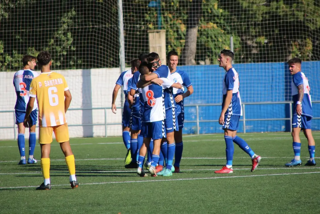 Celebraci&oacute;n del gol contra el Badalona. | Foto: CD Ebro