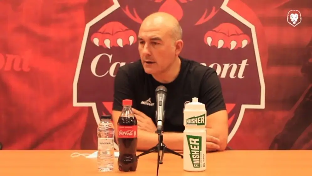 Jaume Ponsarnau, en sala de prensa. Fotograma de Casademont Zaragoza