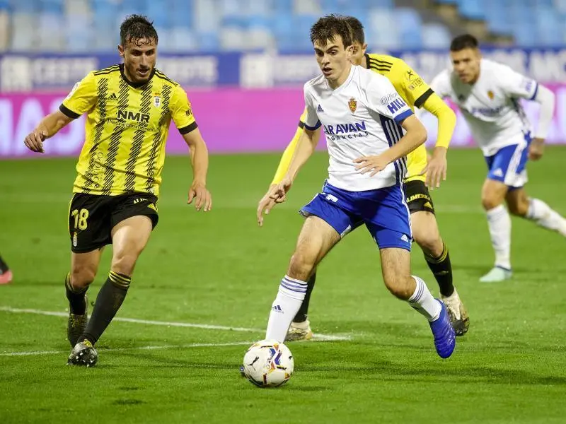 Francho Serrano en un partido contra el Real Oviedo en La Romareda. | Foto: Real Zaragoza