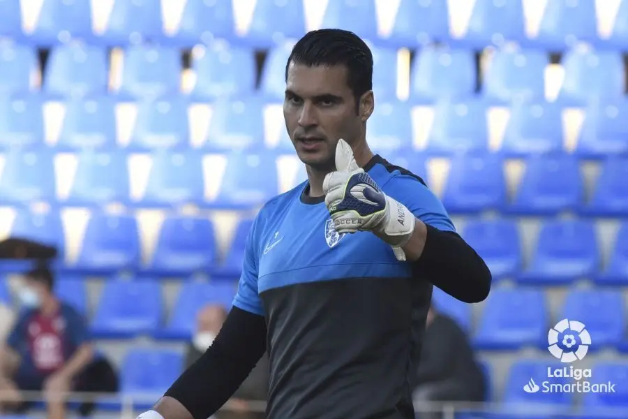 Andr&eacute;s Fern&aacute;ndez, durante el calentamiento | Foto: LaLiga
