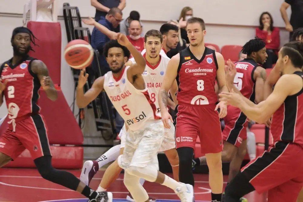 Dino Radoncic ha terminado con 9 puntos y 6 rebotes. Foto: FIBA
