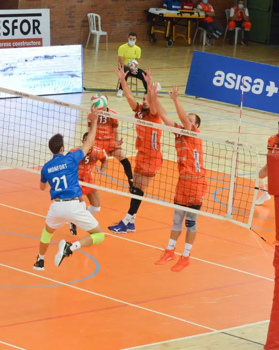 Defensa de los turolenses contra el Melilla | Foto: CV Teruel