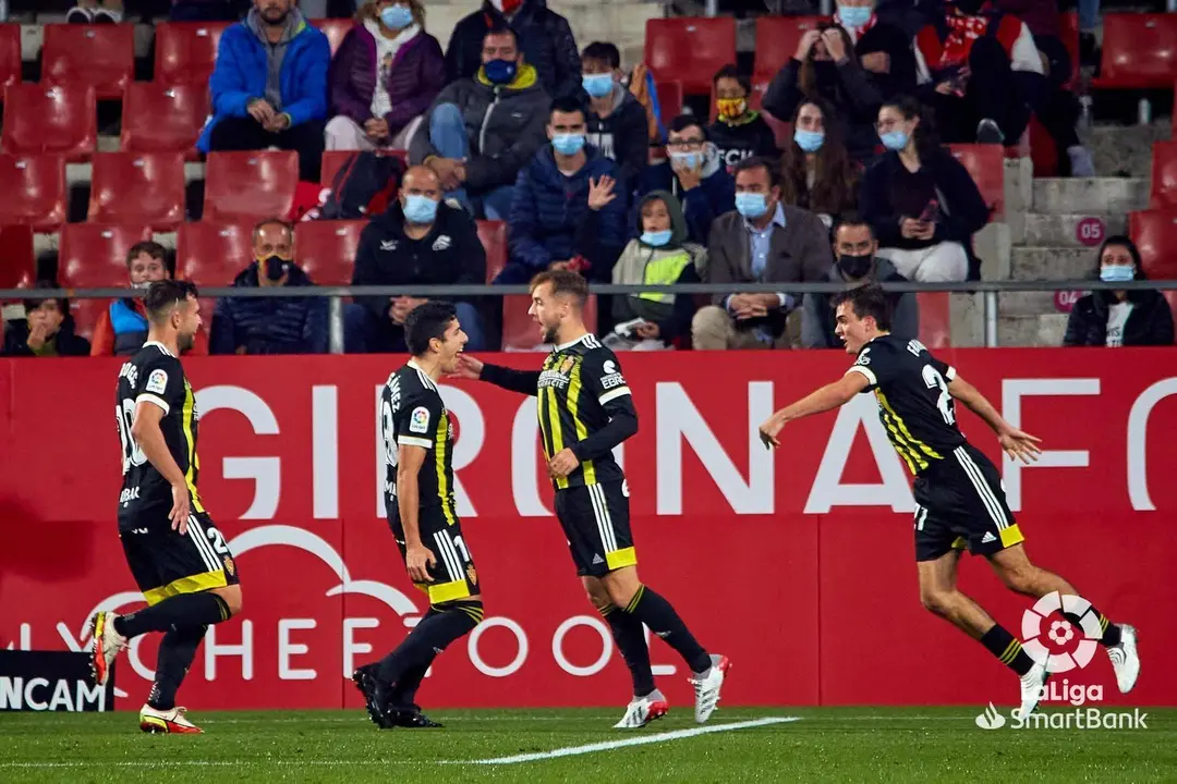 Los futbolistas del Real Zaragoza celebran el tanto de Vada en Montilivi | Foto: La Liga