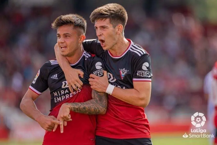 Brugui celebra su tanto al Legan&eacute;s junto a Imanol. | Foto: La Liga