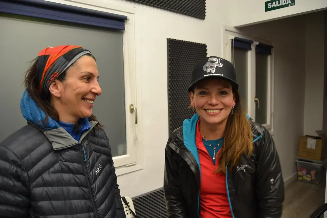 Cecilia Buil e Ixchel Foord  en la visita a los estudios de Planeta Monta&ntilde;a. Foto: Sportaragon