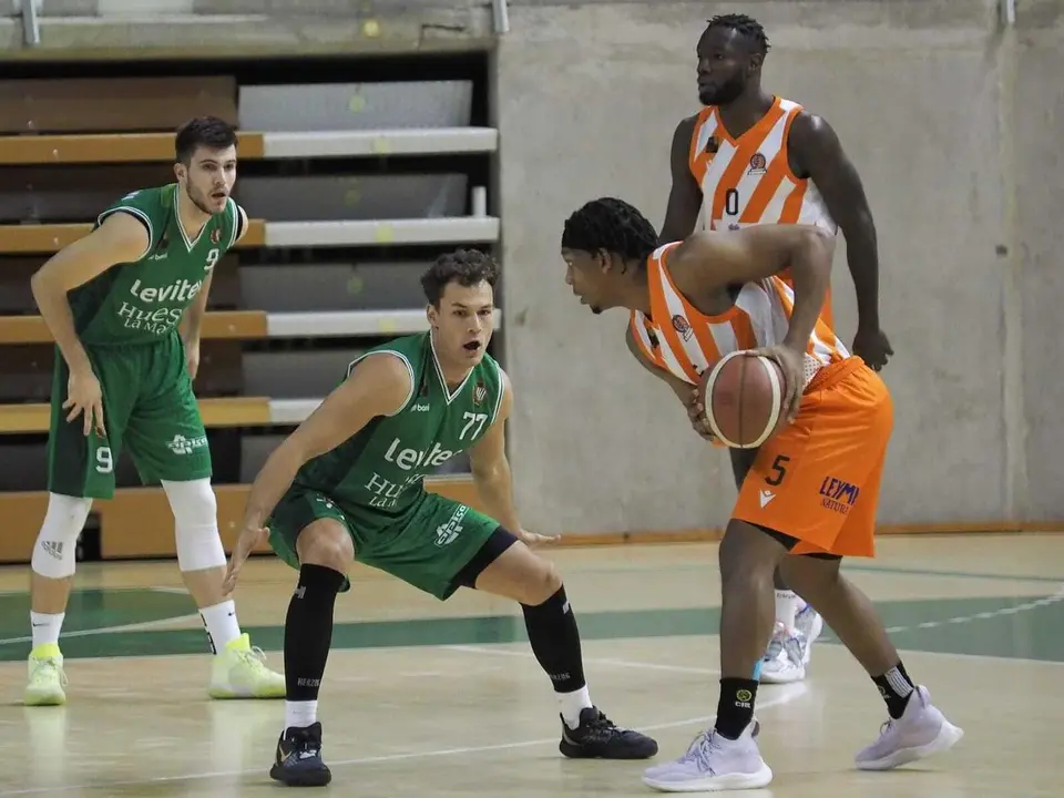 Van Oostrum brill&oacute; en el tercer cuarto, pero no fue suficiente. Foto: C. Pascual