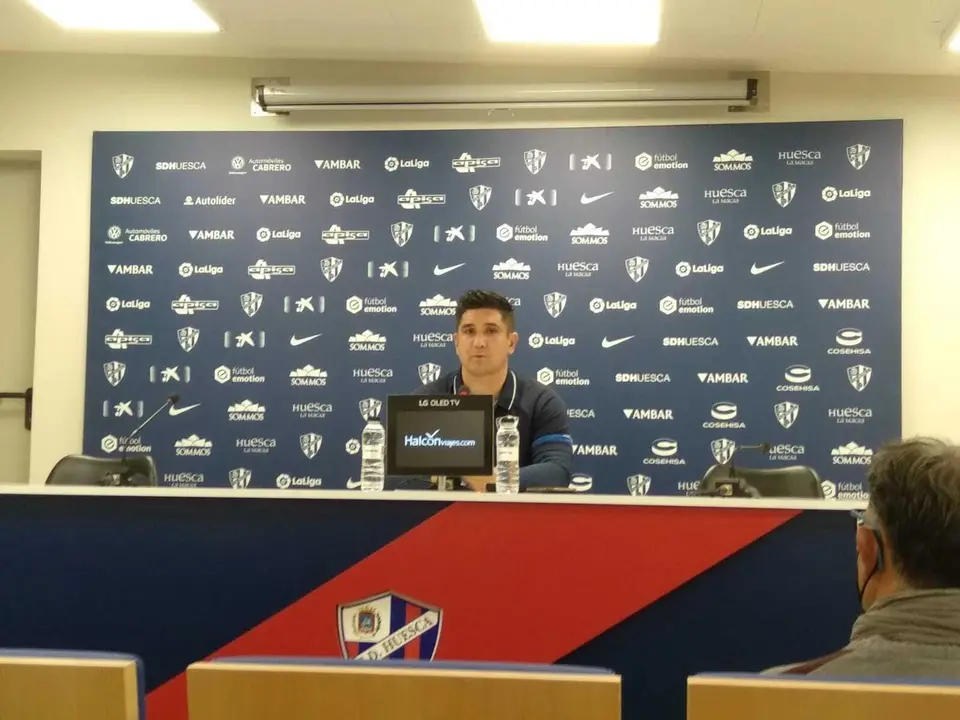 Xisco Mu&ntilde;oz en la rueda de prensa. | Foto: V&iacute;ctor Rap&uacute;n