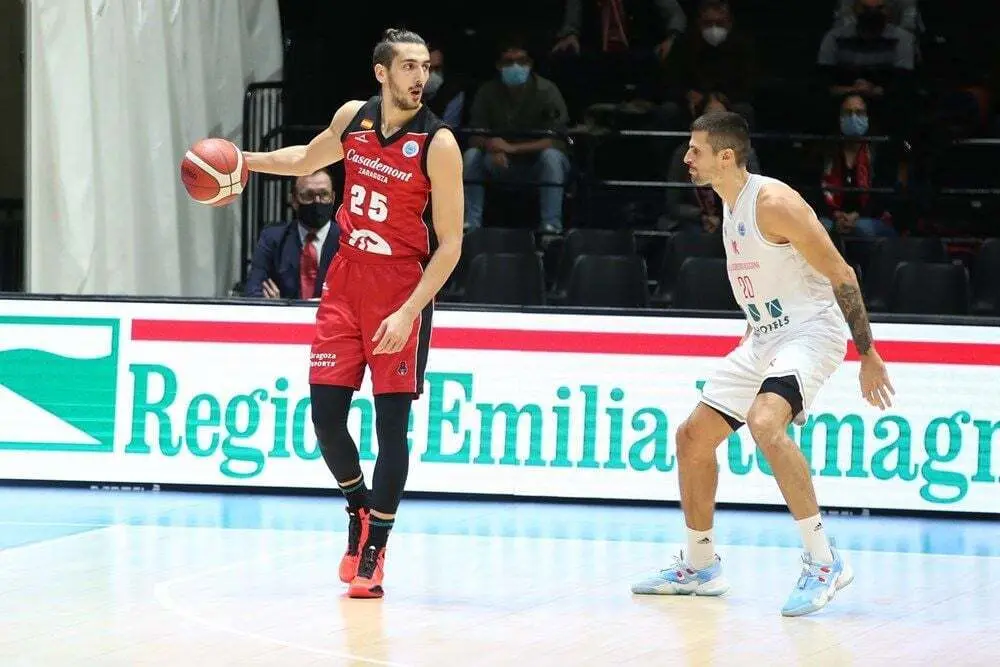 Kenen Sipahi promedia 3,6 puntos y un 21% de acierto en la FIBA Europe CUP. Foto: FIBA