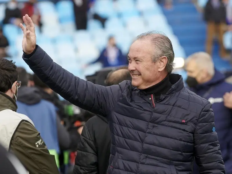 JIM sonr&iacute;e en el inicio del &uacute;ltimo partido en La Romareda | Foto: Real Zaragoza