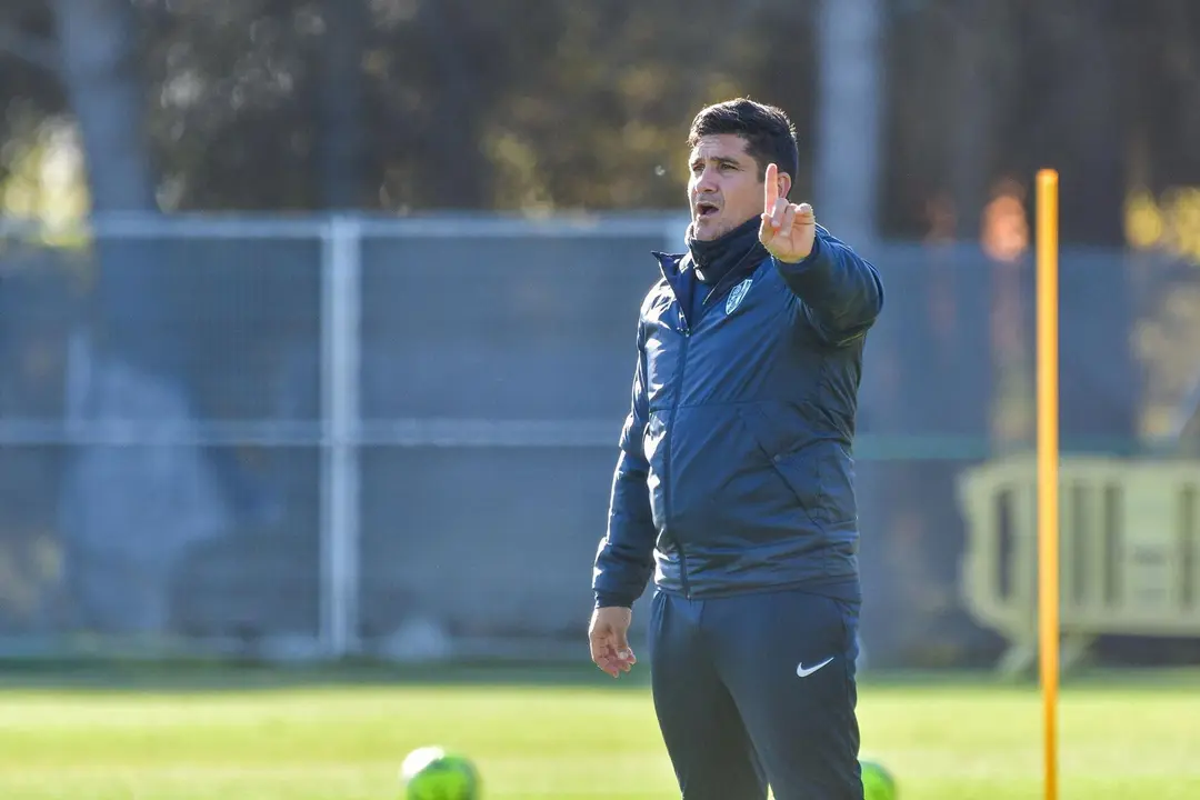 Xisco dirigiendo un entrenamiento. | Foto: SD Huesca