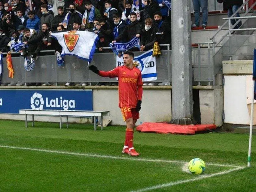 Sergio Bermejo bota un c&oacute;rner en Lezama. Imagen: Real Zaragoza. 