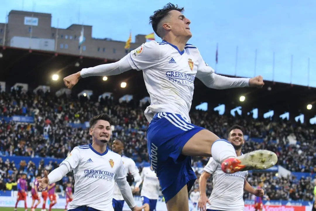 Alejandro Franc&eacute;s celebra el triunfo del Zaragoza en La Romareda | Foto: Real Zaragoza