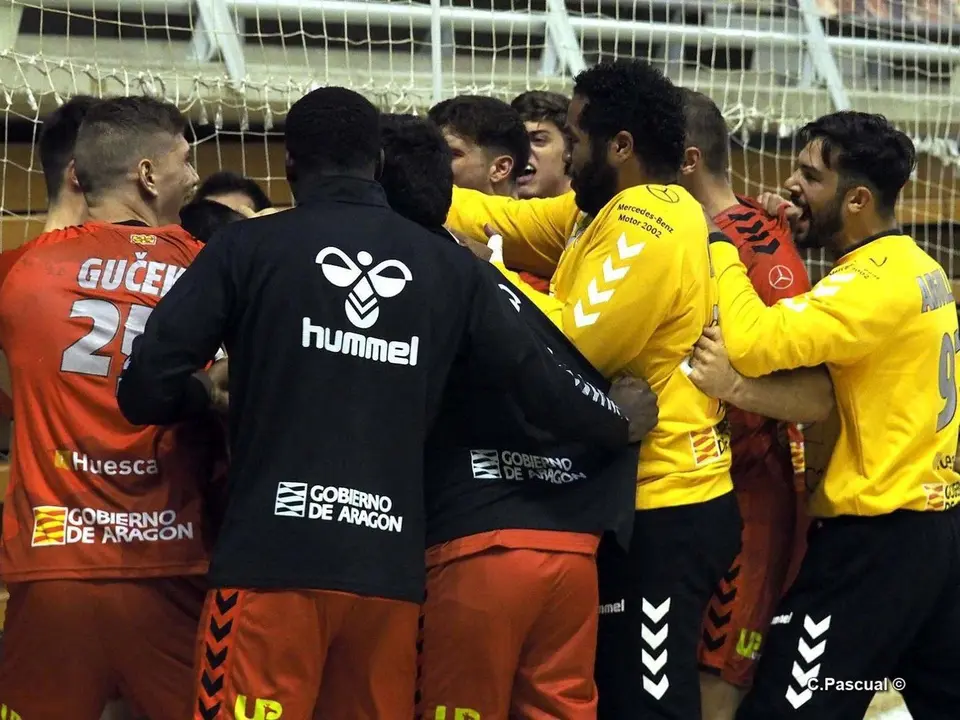 Los jugadores del Bada Huesca juegan el &uacute;ltimo partido de esta temporada este domingo en Cuenca. Foto: C. Pascual