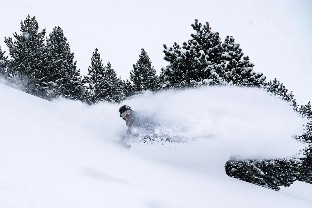 Esquiando en Cerler sobre unas condiciones magn&iacute;ficas por la calidad de la nieve, con m&aacute;s espesores para este fin de semana. Foto: Aram&oacute;n