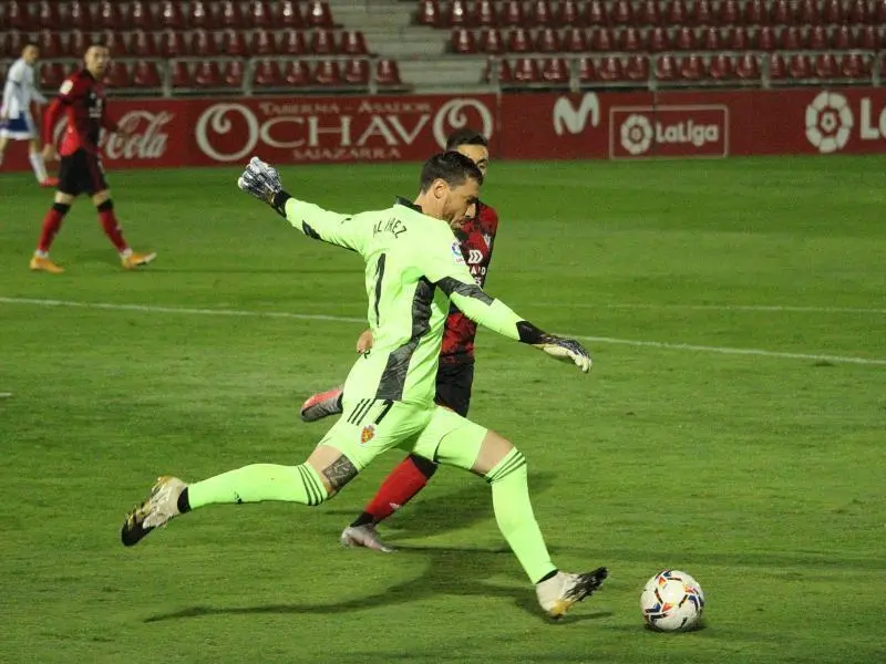 Cristian golpea el bal&oacute;n en el partido de Anduva de la temporada pasada. | Foto: RZ