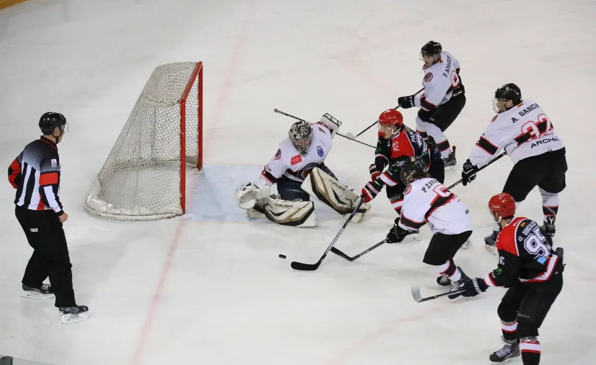 Pantoja marcando al Majadahonda. | Foto: Hockey Jacetania