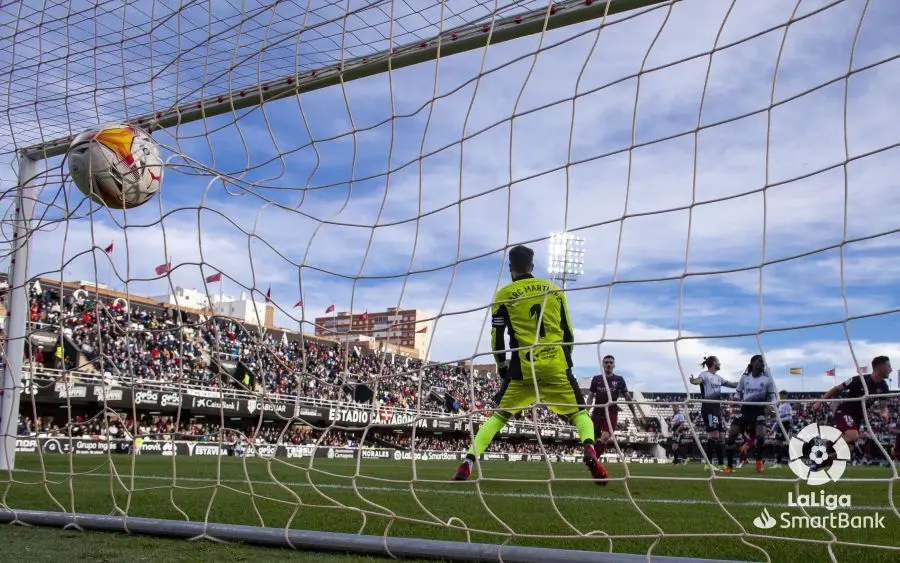 El Huesca gan&oacute; de forma contundente en el Cartagonova. Foto: LFP