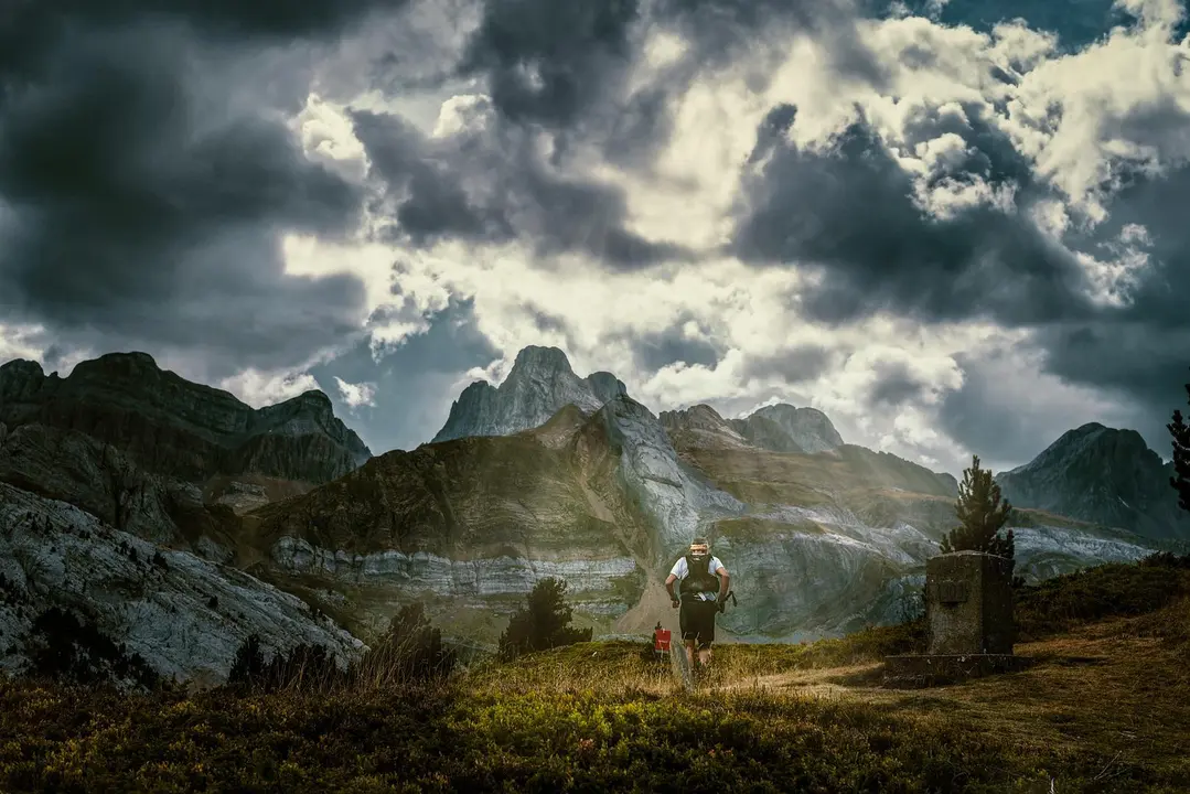 La Canfranc-Canfranc discurre por un Pirineo duro, exigente y de gran belleza. Foto: Yhabril
